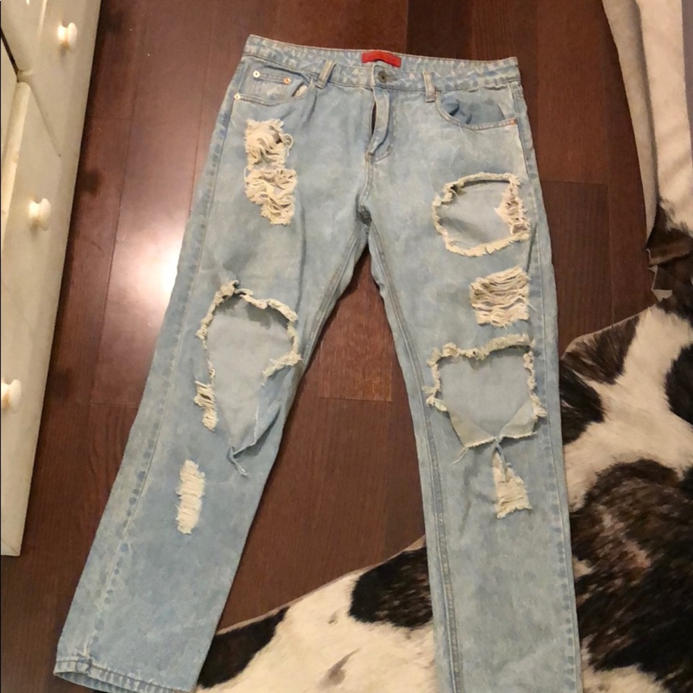 Super flattering ripped boyfriend jeans